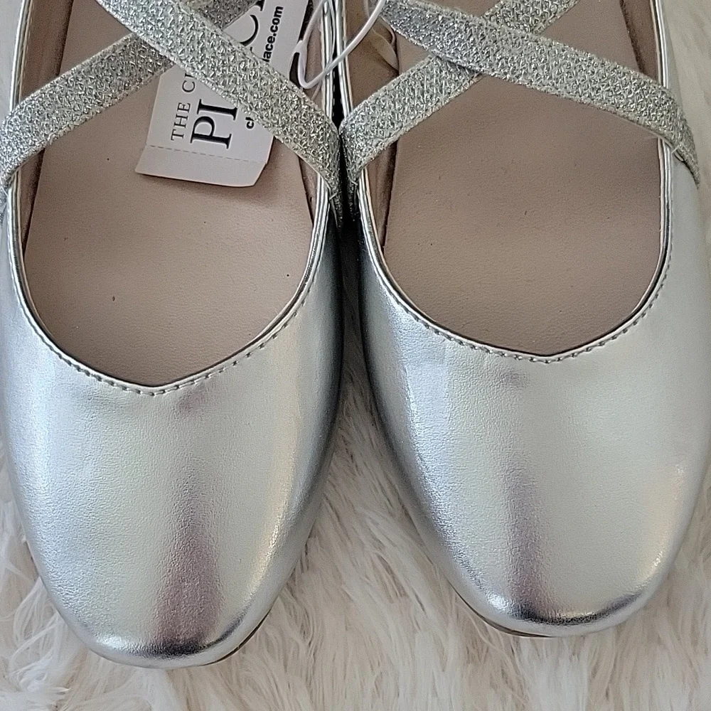 Children's Place Silver Girls Dress Shoes Cris Cross Strap NWT Size 3 Youth